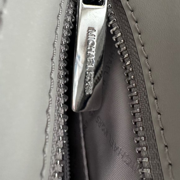 NEW! Designer MICHAEL KORS Jet Set White/Grey Monogram Crossbody Bag NWOT - Picture 8 of 8